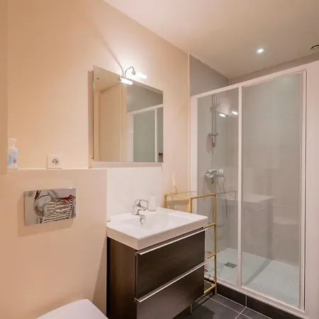 Chic Monceau Retreat Apartment Paris