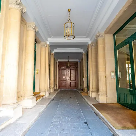Chic Monceau Retreat Apartment *