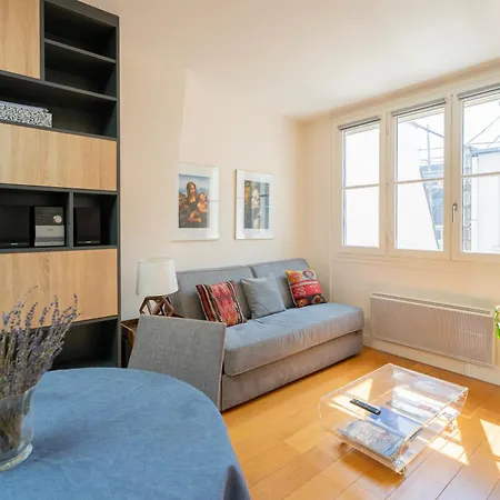 Chic Monceau Retreat Apartment