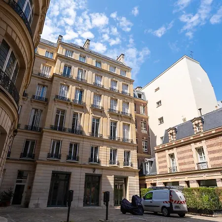 Chic Monceau Retreat Apartment Paris