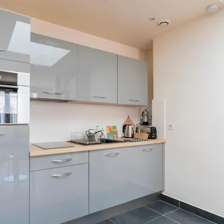 Chic Monceau Retreat Apartment